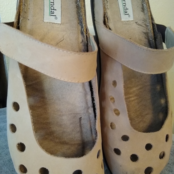 Shoe - Picture 2 of 3